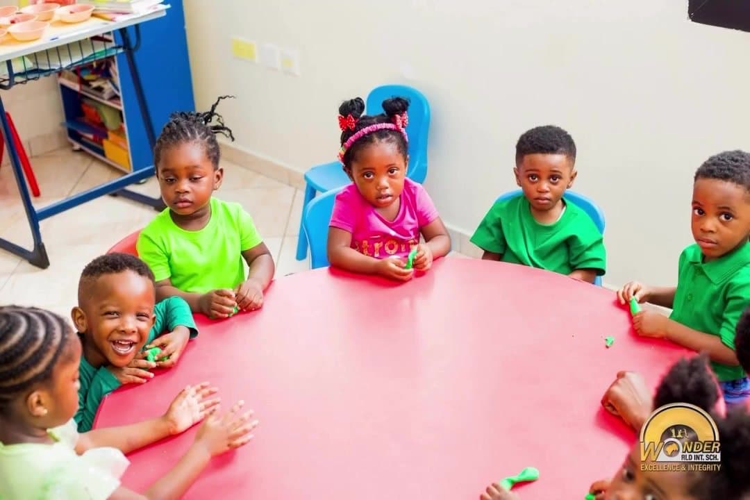 Kindergarten learners at a learning table